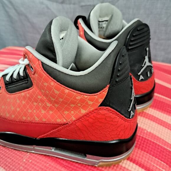 %Size 10.5 Nike Air Jordan III (3) DoernBecher DB Sneakers 2013 Men A 23